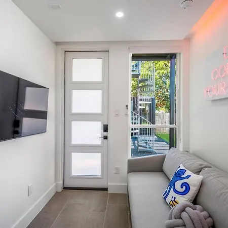 Apartamento Orange Container @Eado Juice Box